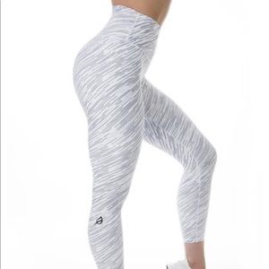 P’tula Desa’ree II Swift legging galaxy white